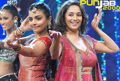 Dancing Queen Madhuri Dixit Shows her 'Jalwa' on Nach Baliye!