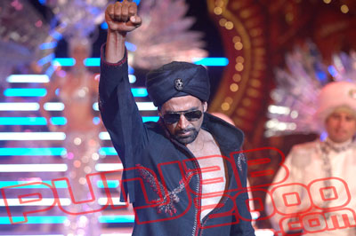 Akshay Kumar Perforing From SINGH IS KINNG @ The 2008 IFA Awards 