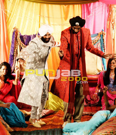 Snoop Dogg performs Bhangra dance moves with Bollywood’s biggest name – Akshay Kumar!