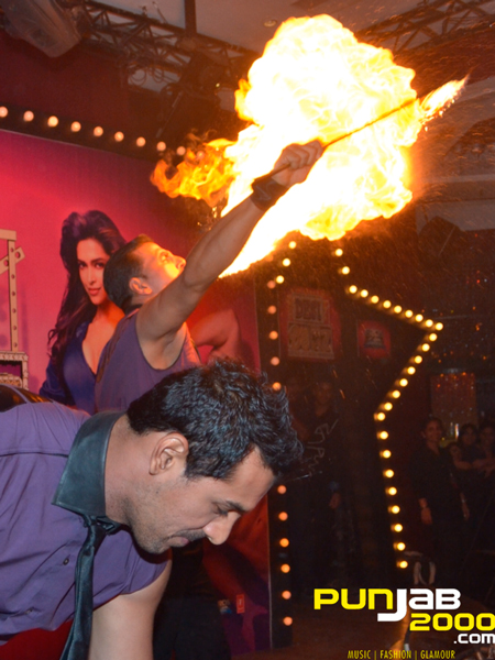 Akshay Kumar and John Abraham, set Mumbai Press Conference for ‘Desi Boyz’ ablaze! 