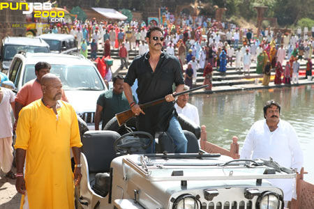  Ajay Devgn as Prithviraj Raghuvanshi in Bol Bachchan