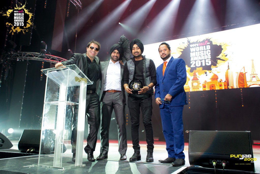 Ranjit Bawa getting his award at the BritAsia World Music Awards 2015 for  Best Album World – Mitti Di Bawa 